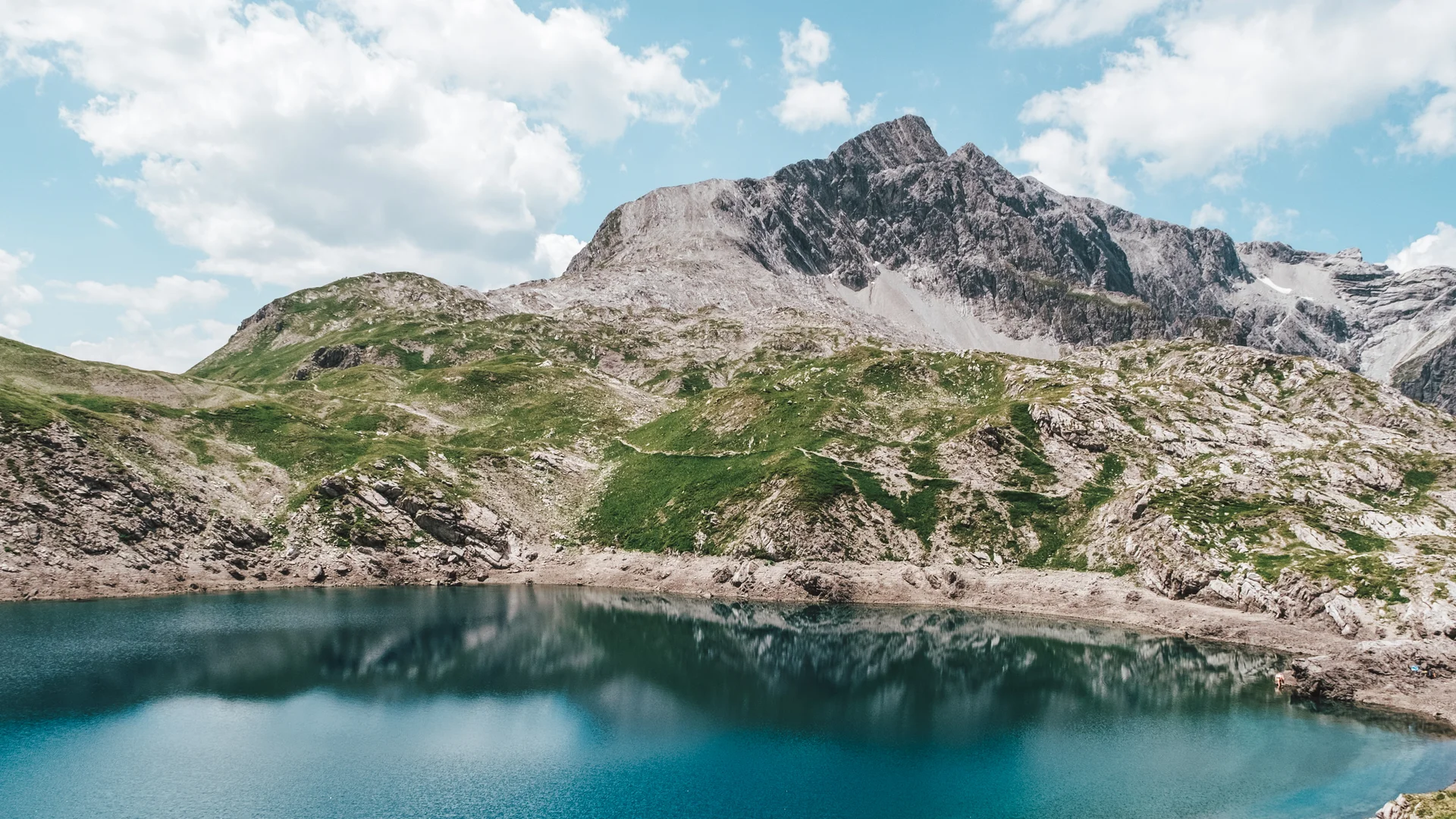 Aurora, Ihr Hotel in Lech am Arlberg Butzensee, Sommer, Lech-Zürs