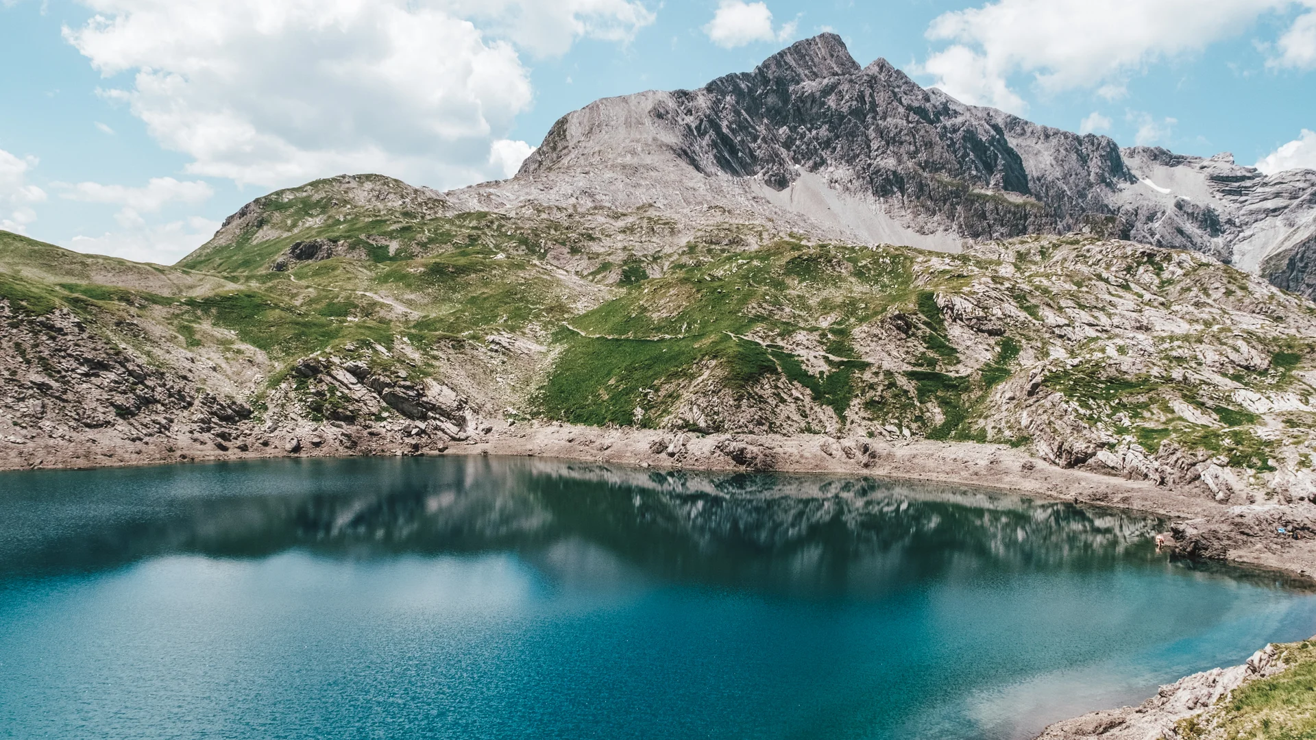 Aurora, Ihr Hotel in Lech am Arlberg Butzensee, Sommer, Lech-Zürs