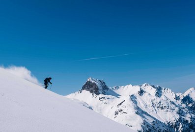 Skiabfahrt im offenen Gelände