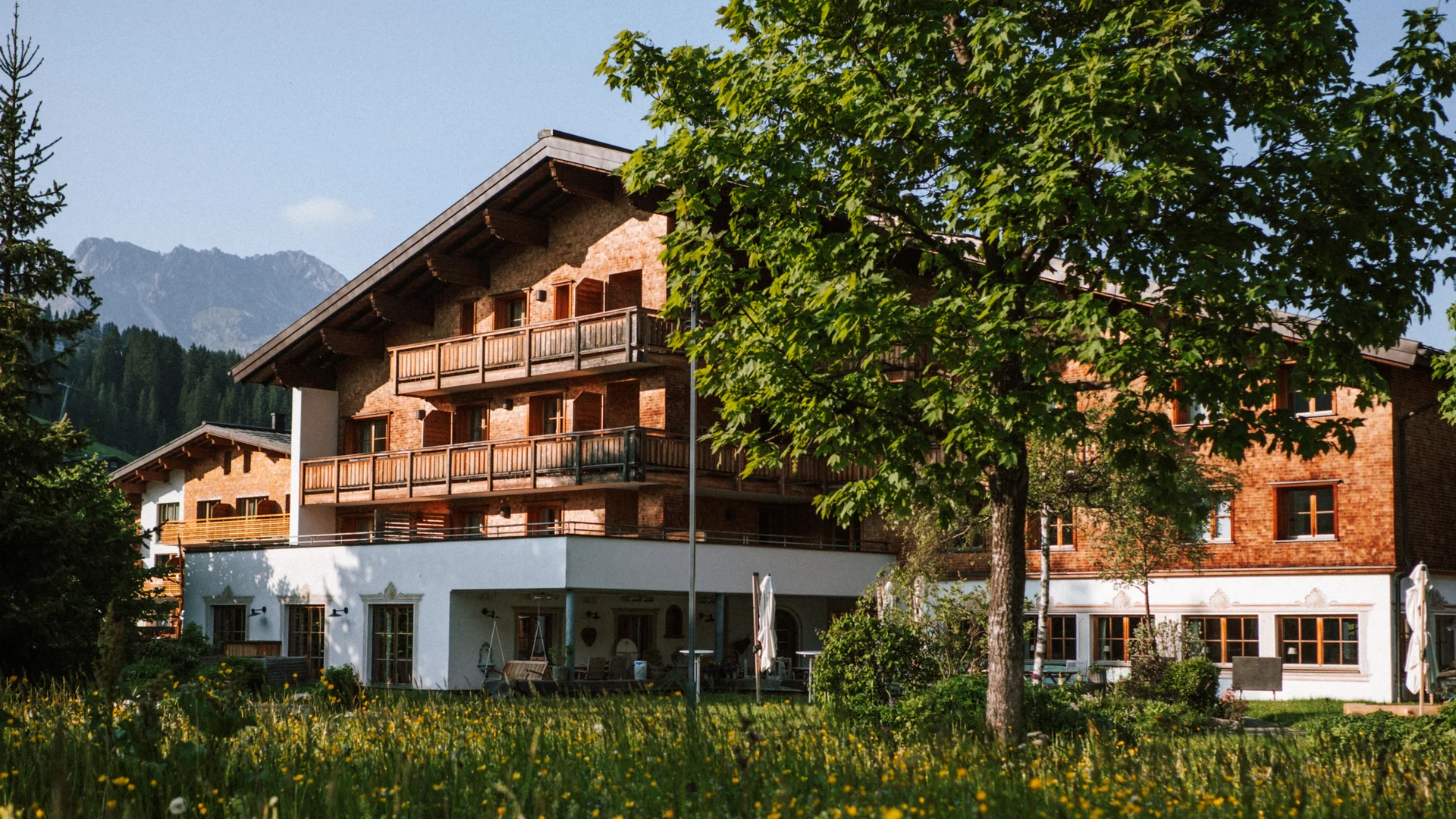 Aurora, Ihr Hotel in Lech am Arlberg Außenansicht Hotel Aurora, Lech