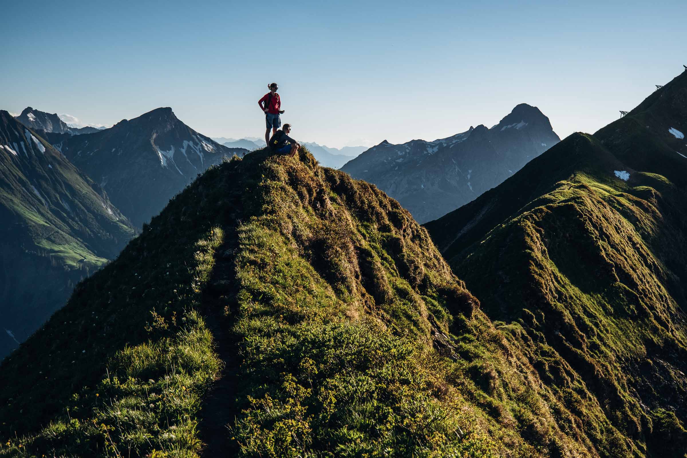 Paar am Berggipfel